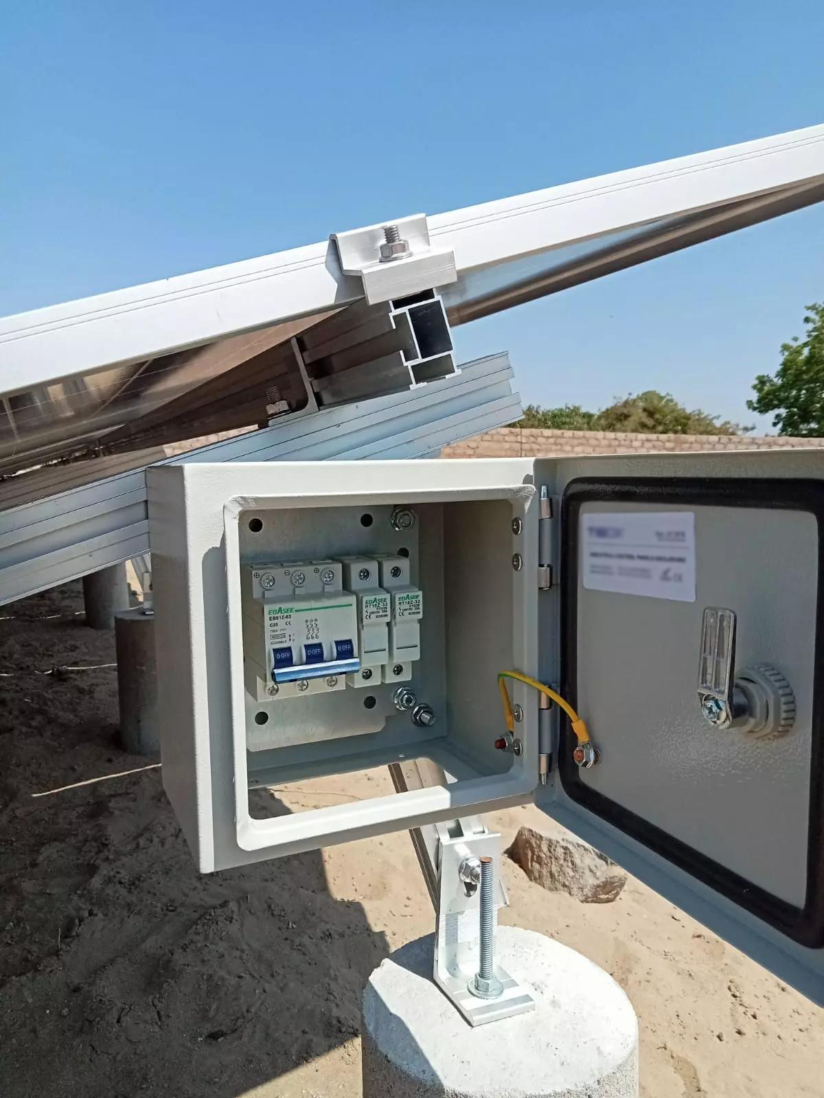 dc-components-installed-in-solar-distribution-box